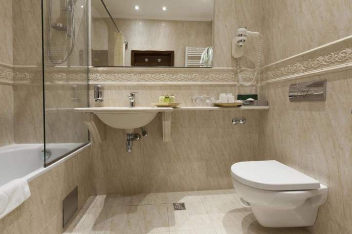 General plumbing maintenance and leak troubleshooting Toronto